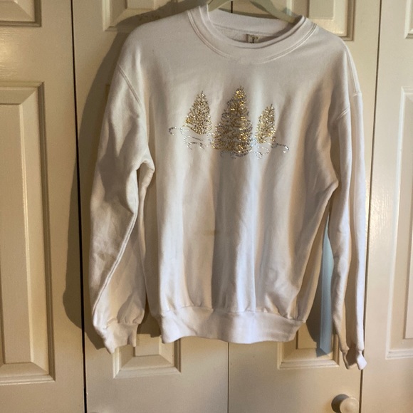 White 3 small  trees adorn the front banded sleeves and waistband  size m $15.00 - Picture 1 of 4